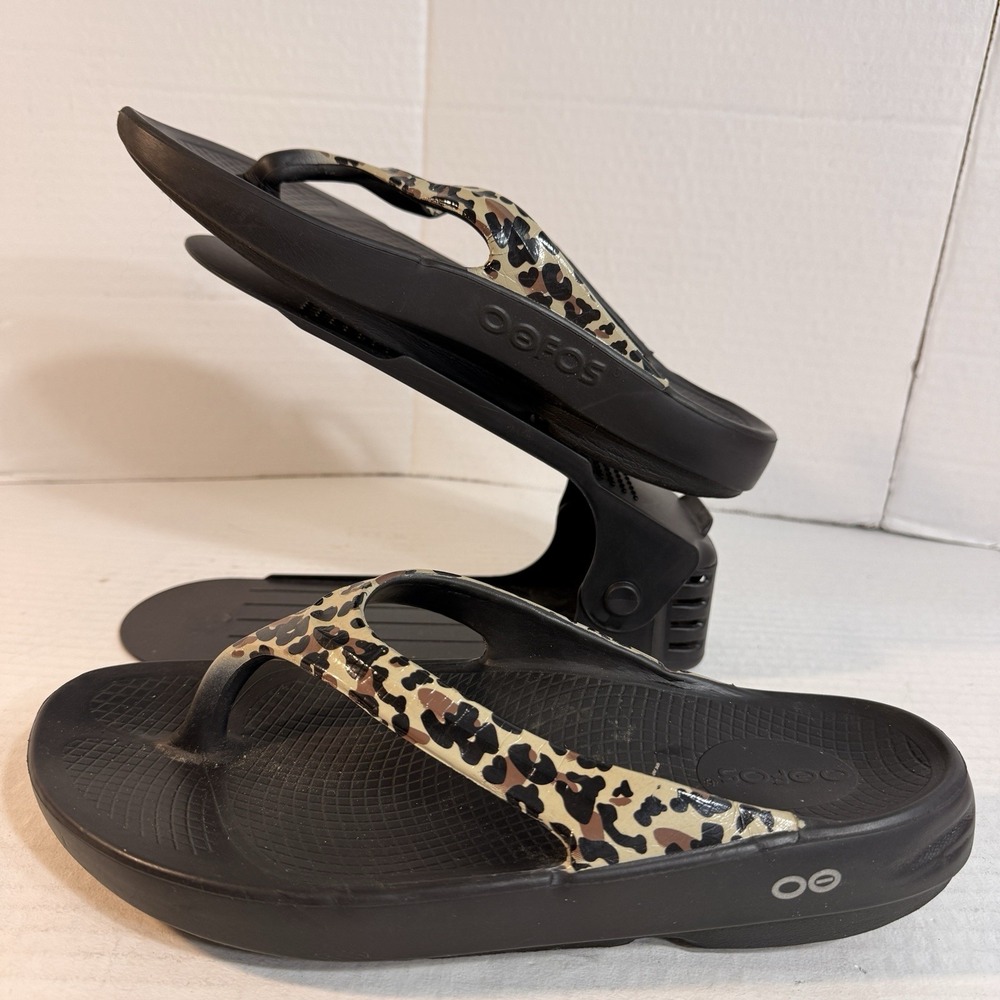 OOFOS Sandals Womens 10 OOlala Leopard Print Slip On Thong Flip Flops Beige
